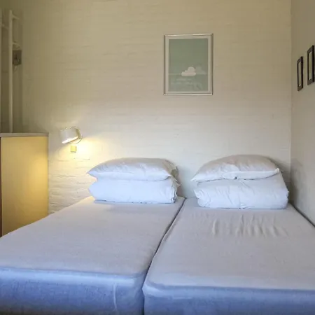 2 Bedroom Awesome In Apartment